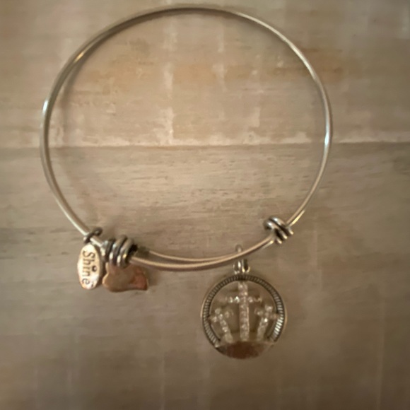 6 Expandable Bangle Charm Bracelets. - Picture 7 of 10